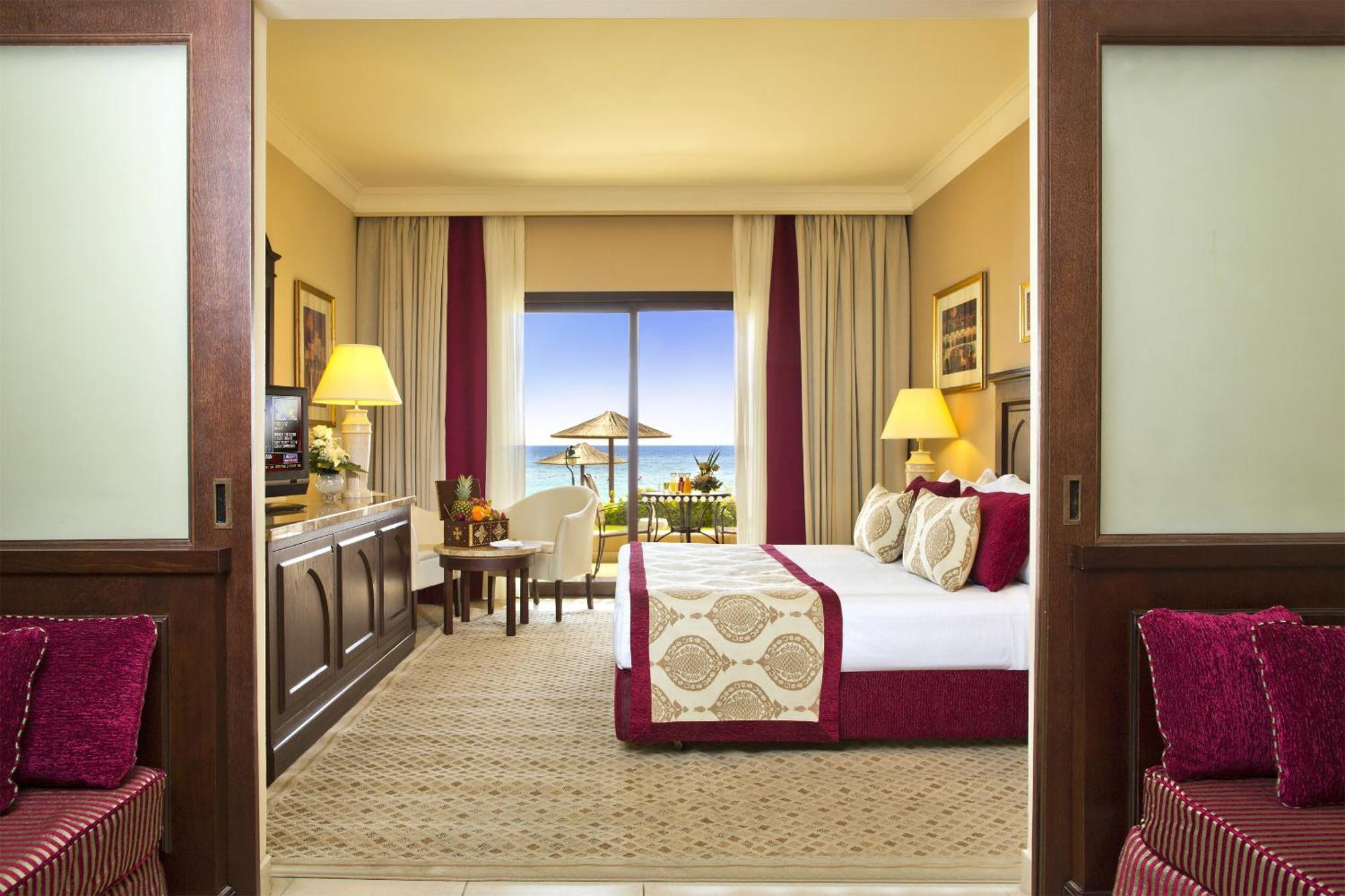 Family Room Club Upper Queen Bed Ocean View,1770858408:JPEG